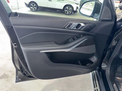 2025 BMW X5 — photo 17 view