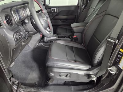 2026 Jeep Wrangler - Photo 15