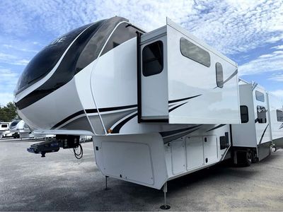 2025 GRAND DESIGN SOLITUDE - Photo 2