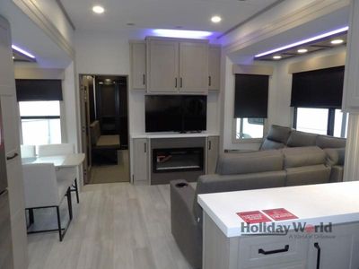 2025 Grand Design Momentum M-Class - Photo 6