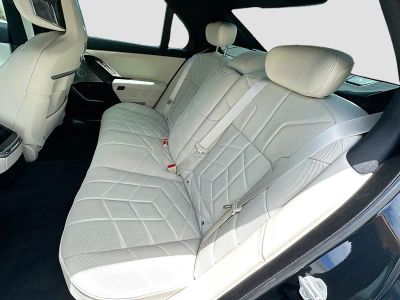 2025 BMW 7 Series — photo 21 view