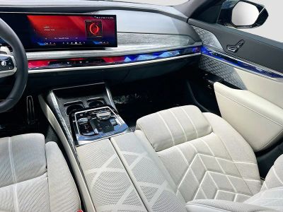2025 BMW 7 Series — photo 20 view