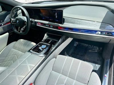 2025 BMW 7 Series — photo 27 view