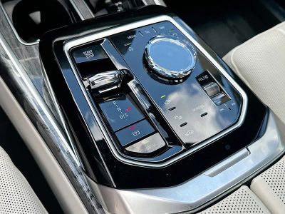2025 BMW 7 Series — photo 15 view