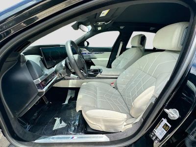 2025 BMW 7 Series — photo 17 view