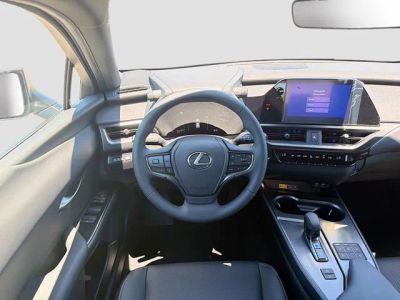 2026 Lexus UX — photo 17 view