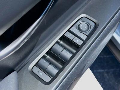 2026 Lexus UX — photo 22 view