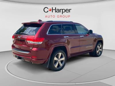2016 Jeep Grand Cherokee — rear three-quarter view
