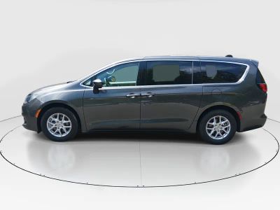 2023 Chrysler Voyager - Photo 4