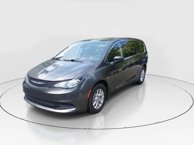 2023 Chrysler Voyager - Photo 3