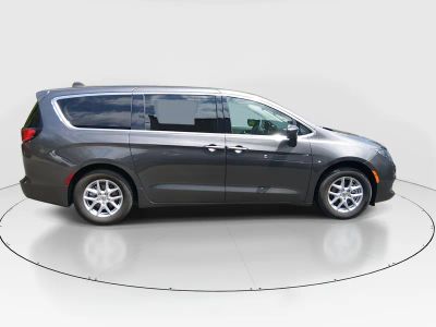 2023 Chrysler Voyager - Photo 8