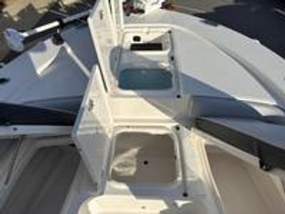 2026 Robalo 246 Cayman - Photo 12