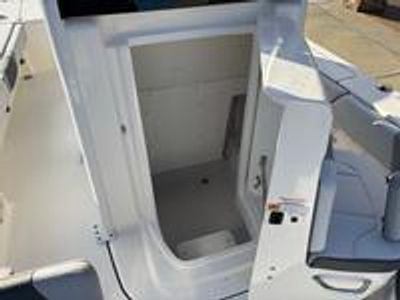 2026 Robalo 246 Cayman - Photo 9