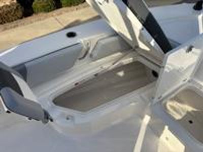 2026 Robalo 246 Cayman - Photo 13