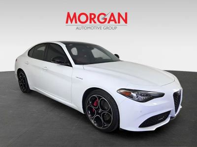 2022 Alfa Romeo Giulia — side profile view