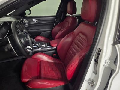 2022 Alfa Romeo Giulia — photo 10 view