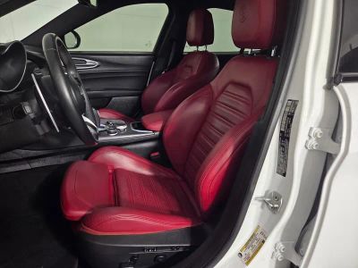 2022 Alfa Romeo Giulia — photo 11 view