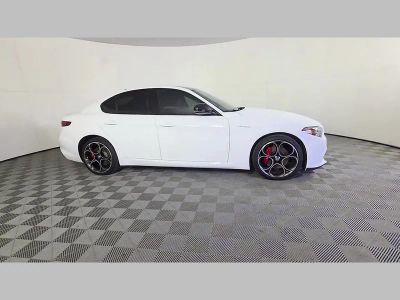 2022 Alfa Romeo Giulia — photo 36 view