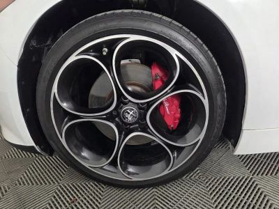 2022 Alfa Romeo Giulia — photo 8 view
