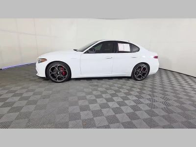 2022 Alfa Romeo Giulia — photo 48 view