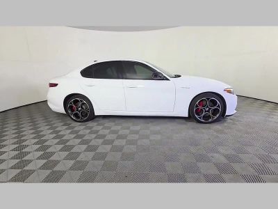 2022 Alfa Romeo Giulia — photo 37 view