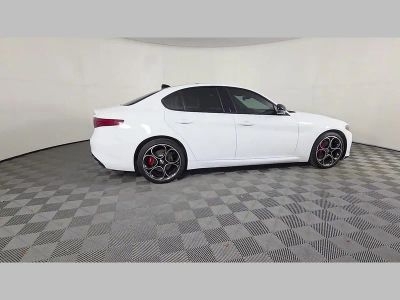 2022 Alfa Romeo Giulia — photo 38 view
