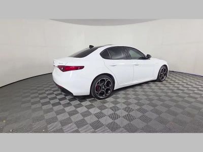2022 Alfa Romeo Giulia — photo 39 view