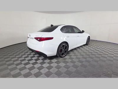 2022 Alfa Romeo Giulia — photo 40 view