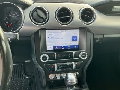 2021 Ford Mustang - Photo 12