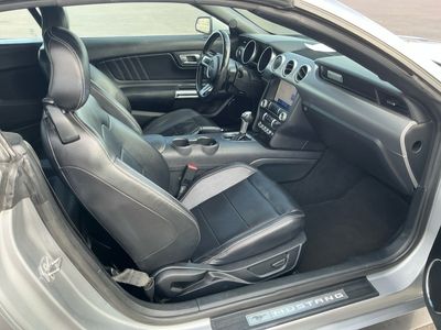 2021 Ford Mustang - Photo 14