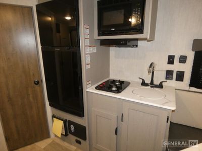 2025 Coachmen Clipper Cadet - Photo 7