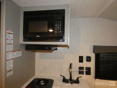 2025 Coachmen Clipper Cadet - Photo 11