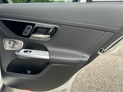 2025 Mercedes-Benz GLC - Photo 32