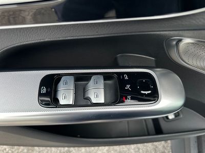 2025 Mercedes-Benz GLC - Photo 28