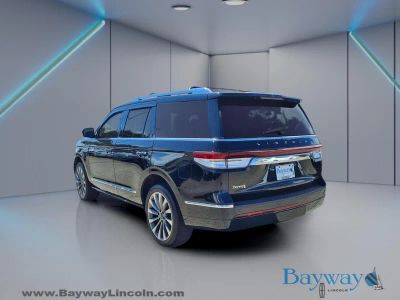 2023 Lincoln Navigator — side profile view