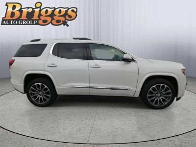 2022 GMC Acadia — detail view