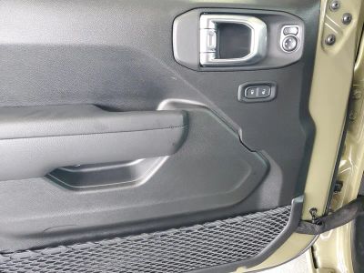 2026 Jeep Wrangler — photo 13 view