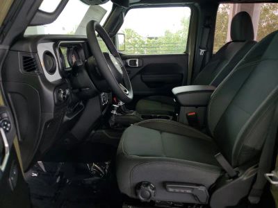 2026 Jeep Wrangler — photo 17 view