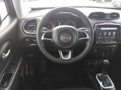 2023 Jeep Renegade — photo 18 view