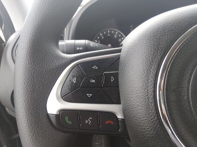 2023 Jeep Renegade — photo 13 view