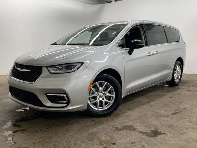 2024 Chrysler Pacifica Touring L in Sil/Silver — front three-quarter view