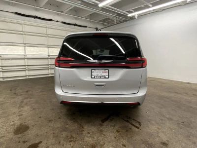 2024 Chrysler Pacifica — detail view