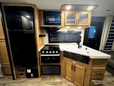 2023 Forest River Cherokee Grey Wolf — photo 8 view