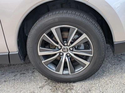 2021 Toyota Venza — photo 11 view