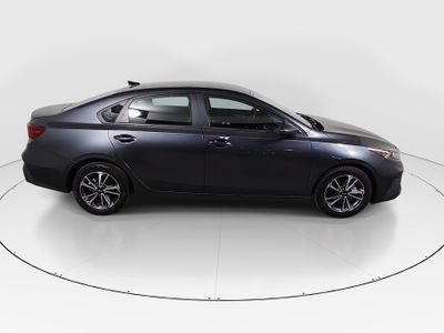 2023 Kia Forte - Photo 8