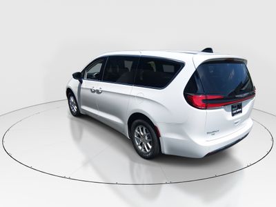 2024 Chrysler Pacifica — detail view