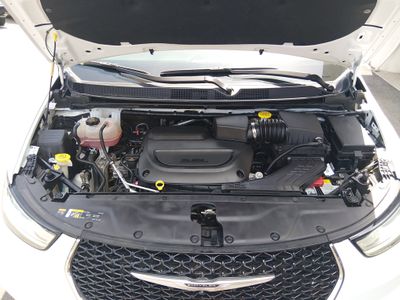 2024 Chrysler Pacifica — photo 9 view