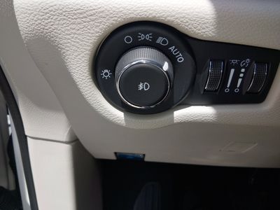 2024 Chrysler Pacifica — photo 13 view