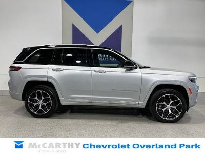 2024 Jeep Grand Cherokee — interior view