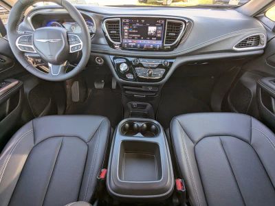 2026 Chrysler Pacifica — photo 17 view
